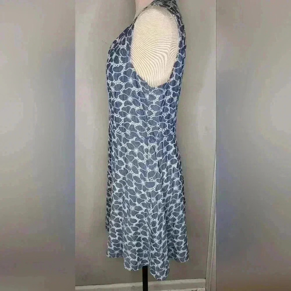 Draper James Embroidered Chambray Circle Love Dress ~ Medium Wash ~ Size 12 - Picture 8 of 13